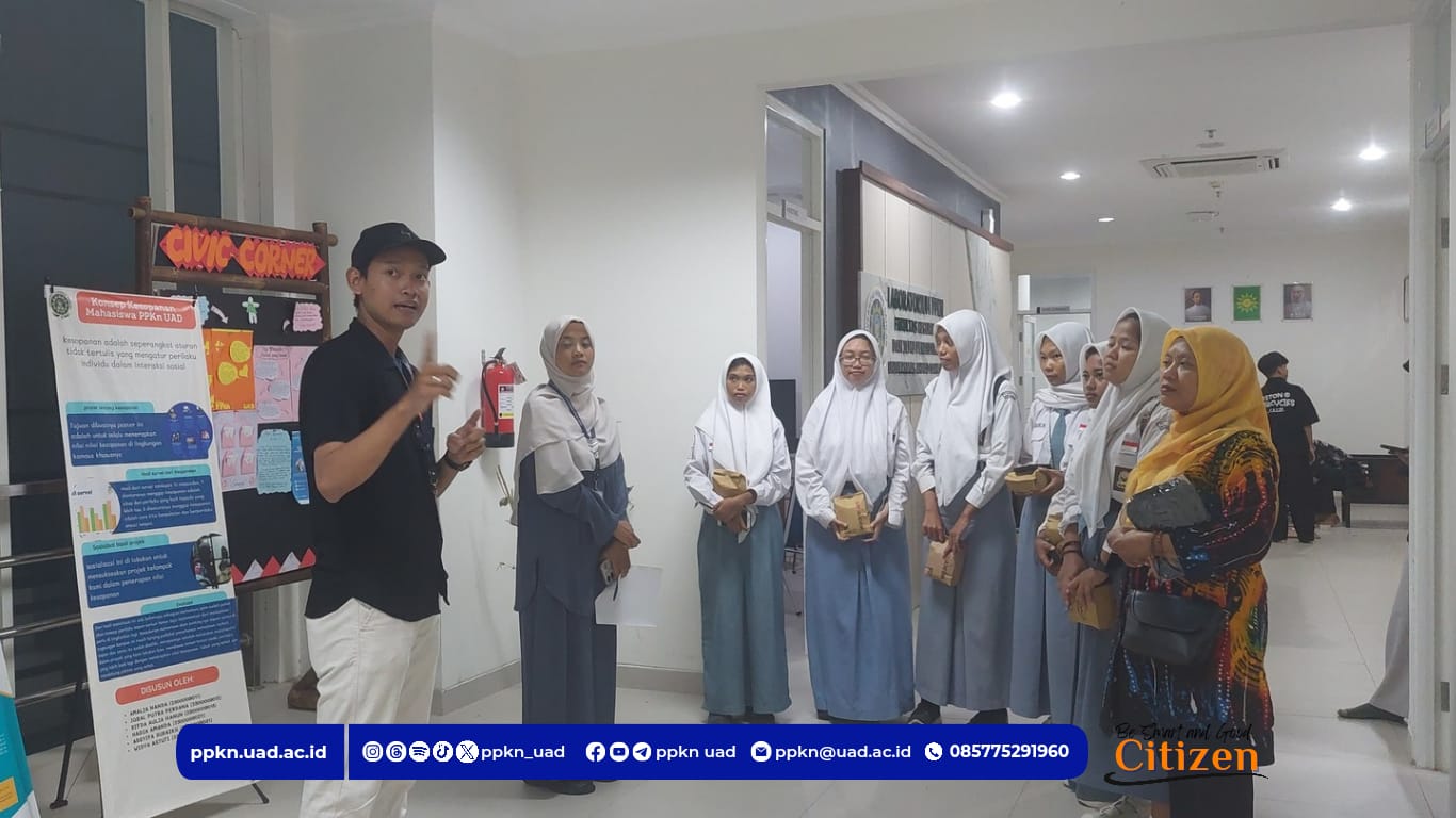 Mengenal Dunia Pendidikan Lebih Dalam, SMA 1 Galur Kunjungi Lab PPKn UAD