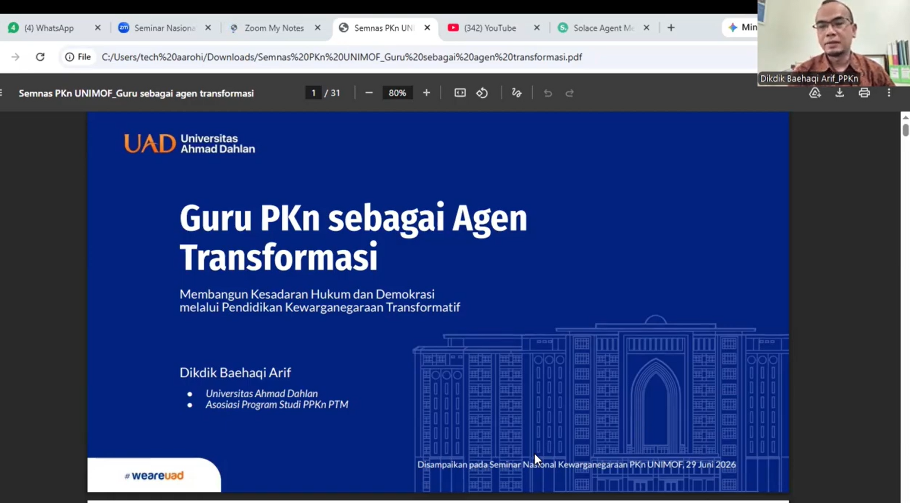 Dr. Dikdik memaparkan materi dalam seminar nasional PKn