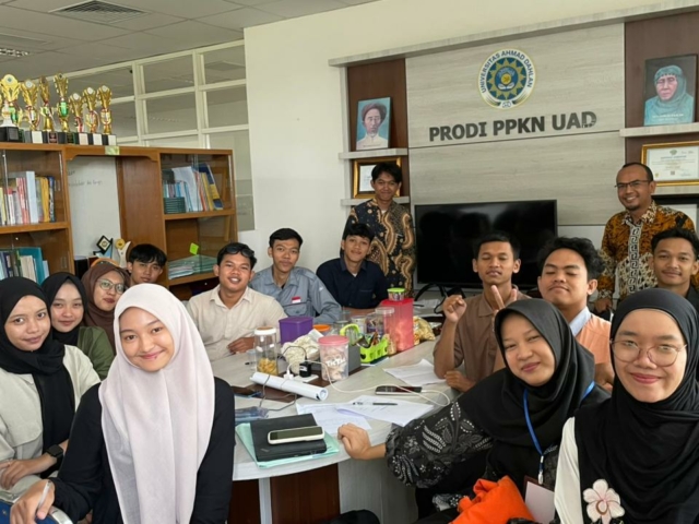 Kaprodi PPKn UAD Lakukan Pembinaan dan Monitoring Mahasiswa Penerima Beasiswa