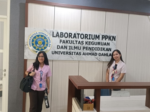 Mahasiswa Filipina Peserta SEA Teacher Kunjungi Laboratorium PPKn UAD