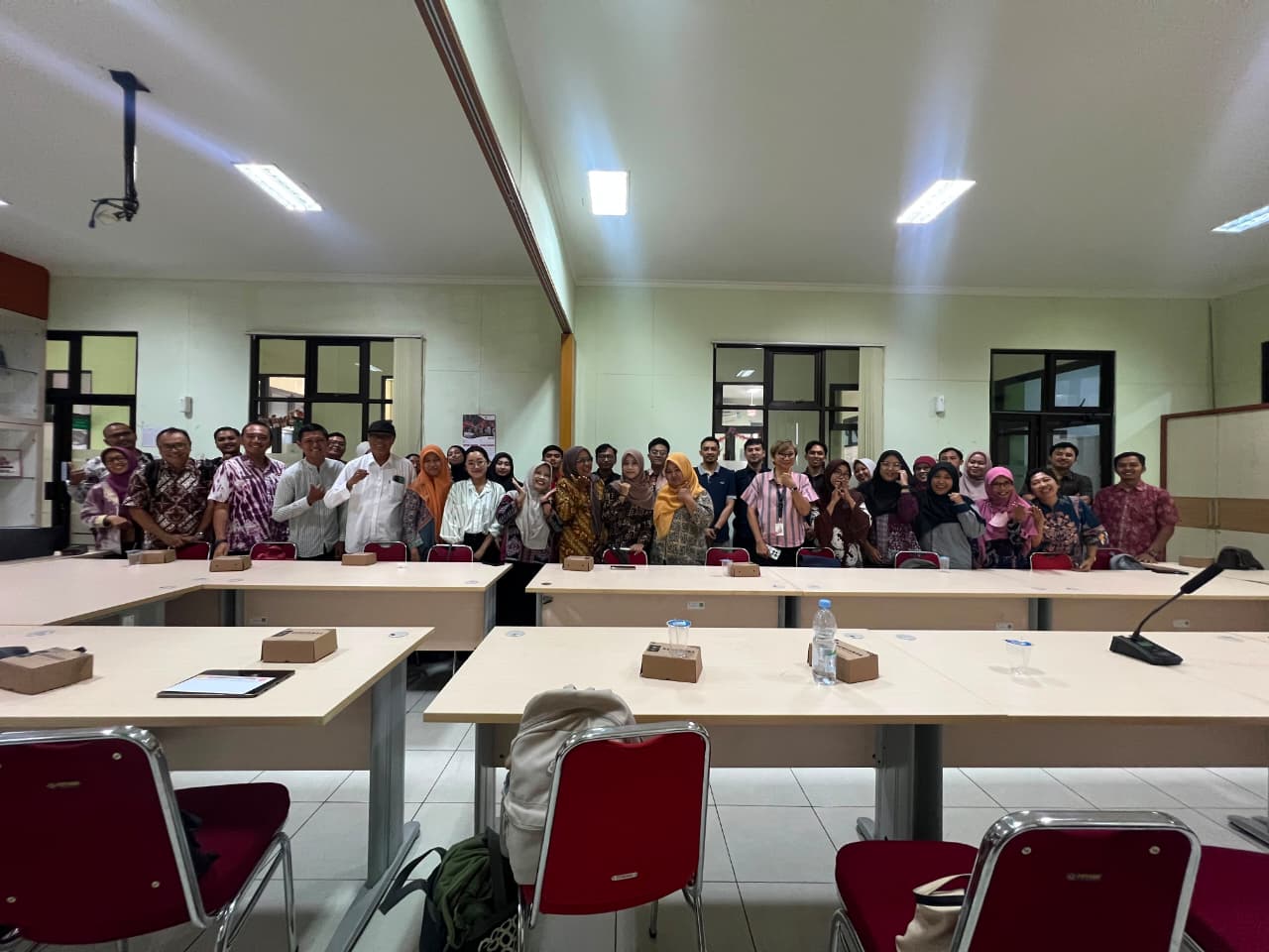 dosen ppkn uad menjadi pemateri di kegiatan workshop dinsosnakertrans kota yogyakarta