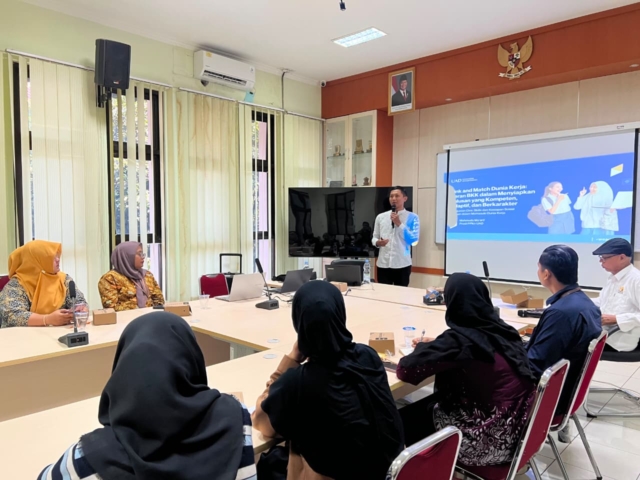 Dosen PPKn UAD Jadi Pemateri Workshop Dinsosnakertrans Kota Yogyakarta, Bahas Link and Match Dunia Kerja dan Penguatan Civic Skills
