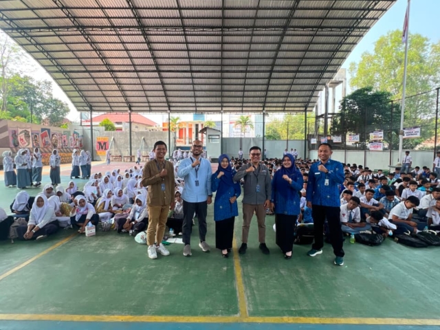 Dosen PPKn UAD Berikan Motivasi Belajar dalam Kegiatan AMT MPLS SMK Muhammadiyah 2 Andong