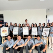 mahasiswa bersama dosen pengampu mata kuliah