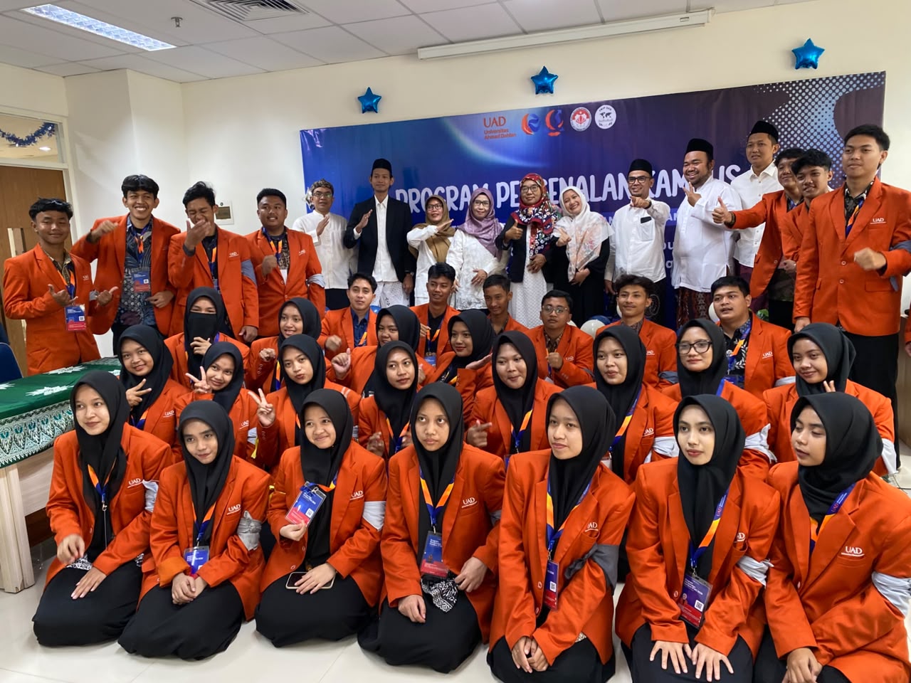 Mahasiswa baru PPKn 2026 bersama dosen
