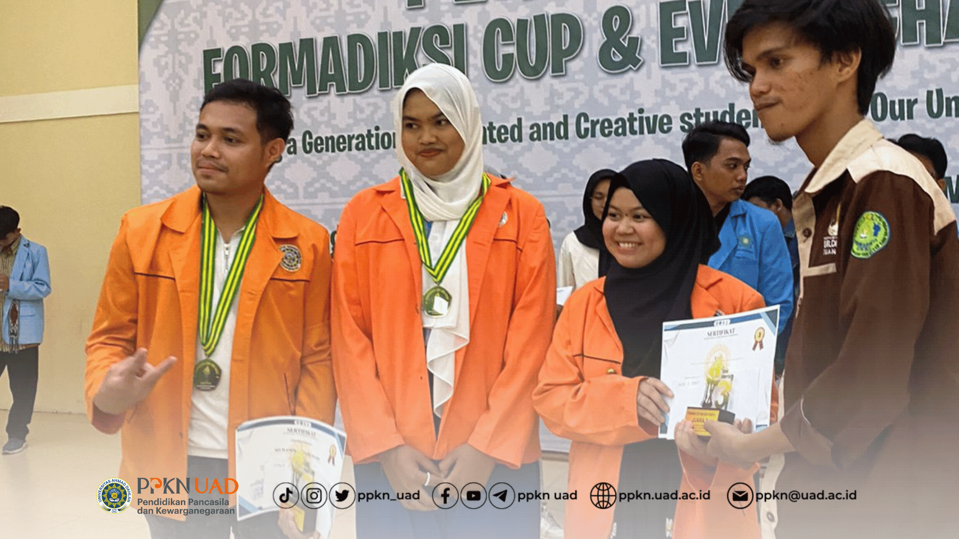 Mahasiswa PPKn UAD Juara Tiga Lomba Debat Nasional di Universitas Riau
