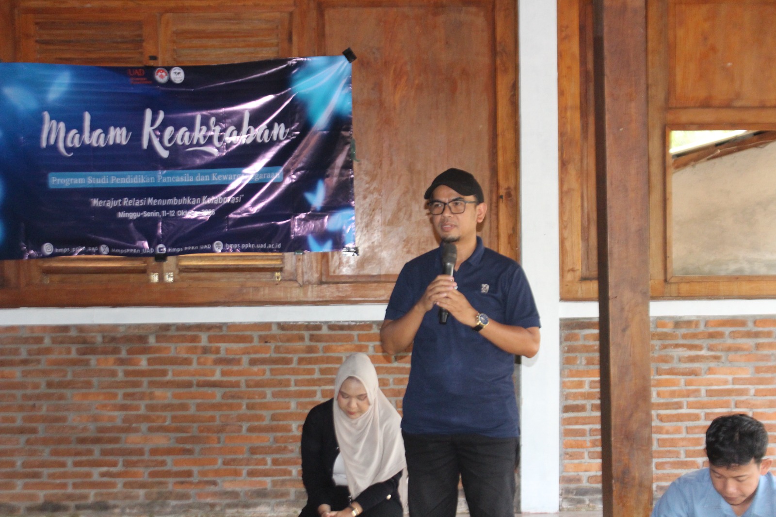 Dr. Dikdik Baehaqi Arif memberi sambutan