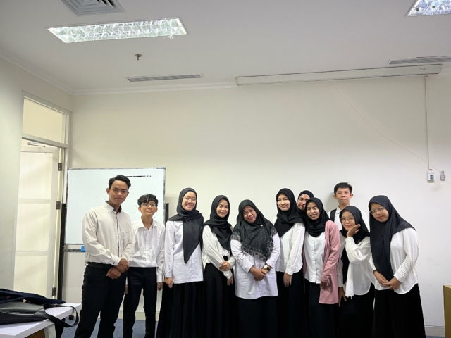 Pendampingan Pembelajaran Mikro Mahasiswa PPKn UAD oleh Guru Pamong PPKn