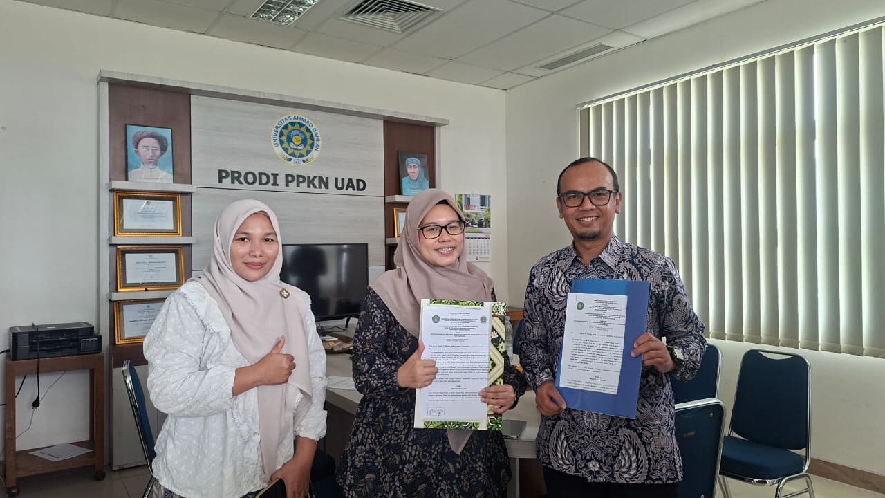 Penandatangan naskah kerjasama PPKn UAD dengan PPKn Universitas Mulawarman